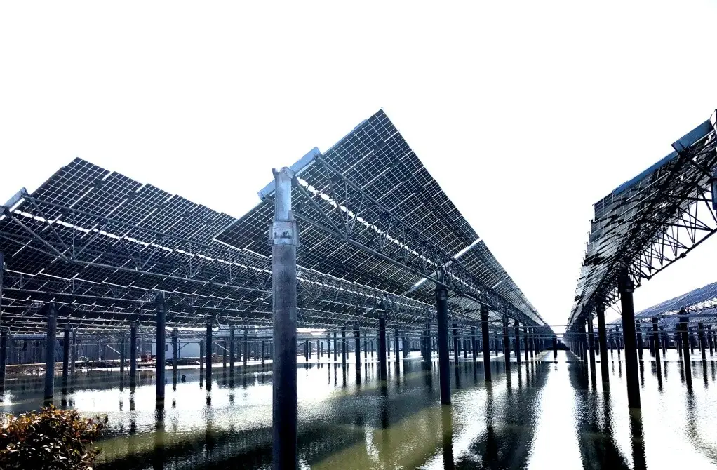 Floating photovoltaic power station (3)