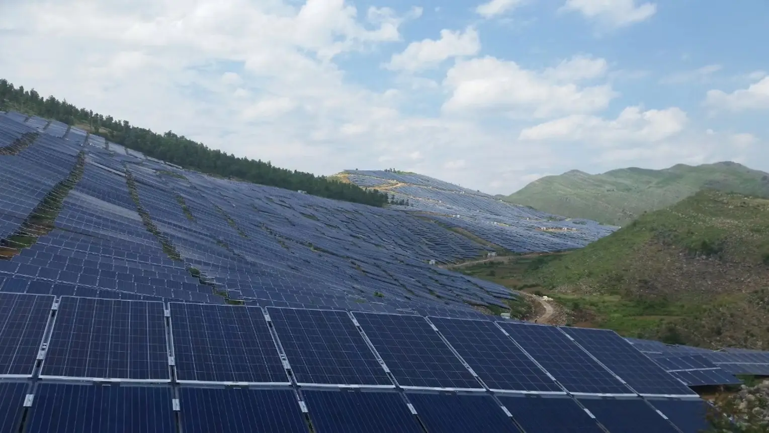 Mountainous photovoltaic power station (1)